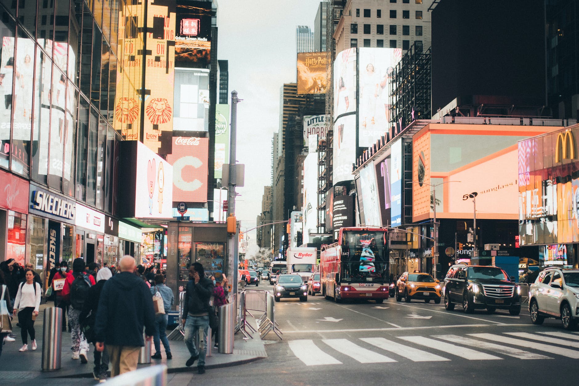 crowded new york street